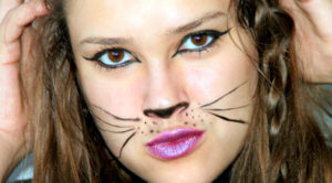 Déguisée en chat